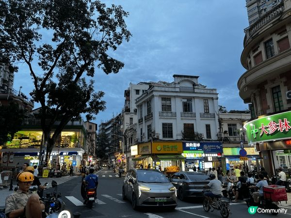 這裏是廣州的東山口，作為時興的文藝小區，周圍有不少典雅的紅磚...