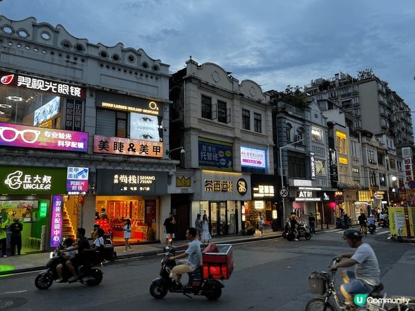 這裏是廣州的東山口，作為時興的文藝小區，周圍有不少典雅的紅磚...