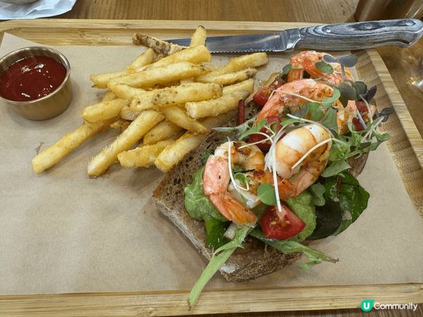 台灣匯聚各國美食，剪蠔餅，海鮮龍蝦包，鹵肉飯豬腳仔