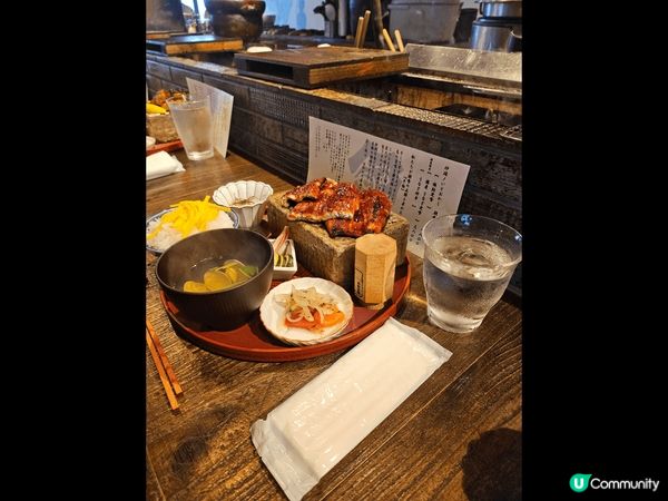 福岡一間爐端燒餐廳。日式早餐，炭燒銀鮭，新鮮鰻魚。 食落有陣...