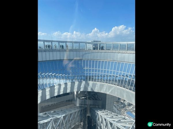 日本大阪觀光塔，好值得去?景點，天氣好真係差好遠。??藍天白...