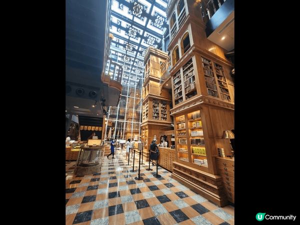 台中是個很值得打卡的旅遊景點，隨處能欣賞舊建築，感受本土文化...