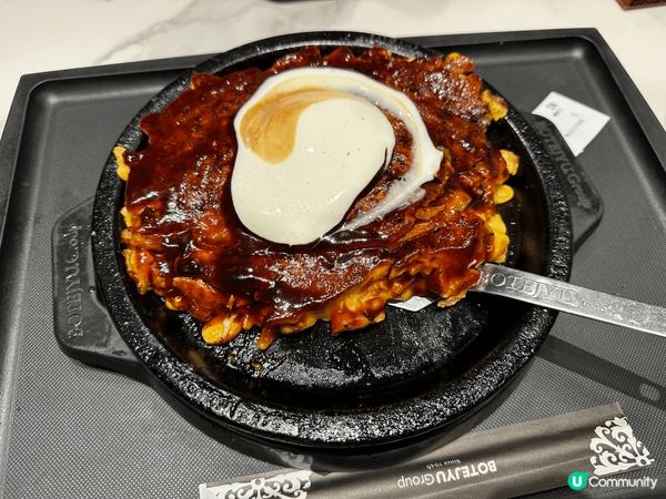 日本美食，有海鮮飯，各種生魚片，還有成田機場過海關後有很多餐...