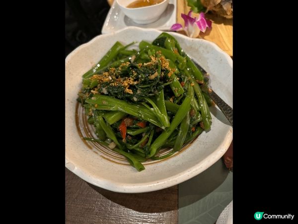 上星期同屋企人試左馬鞍山間新泰東南亞餐廳，全店數千呎，裝飾擺...