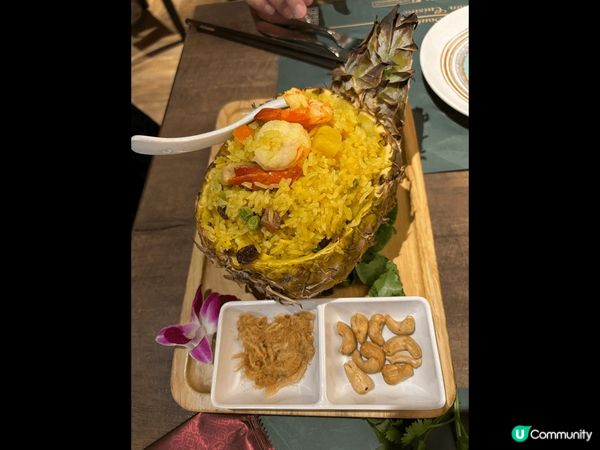 上星期同屋企人試左馬鞍山間新泰東南亞餐廳，全店數千呎，裝飾擺...