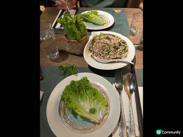 上星期同屋企人試左馬鞍山間新泰東南亞餐廳，全店數千呎，裝飾擺...