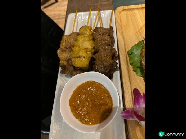 上星期同屋企人試左馬鞍山間新泰東南亞餐廳，全店數千呎，裝飾擺...