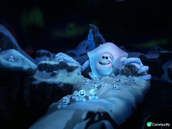 2023年11月落成的冰雪奇緣景點，有種進入冰雪世界的感覺
