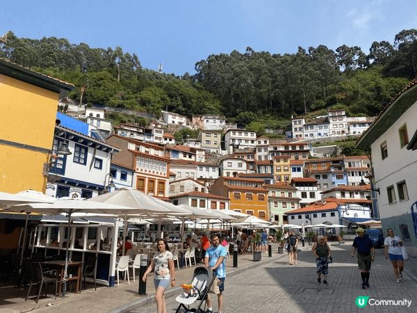 意大利的五漁村非常出名，其實西班牙都有一個小五漁村呢，它就是...