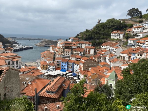 意大利的五漁村非常出名，其實西班牙都有一個小五漁村呢，它就是...