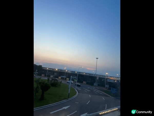 分別為在飛往成都飛機上，福州長樂機場，深圳八卦嶺