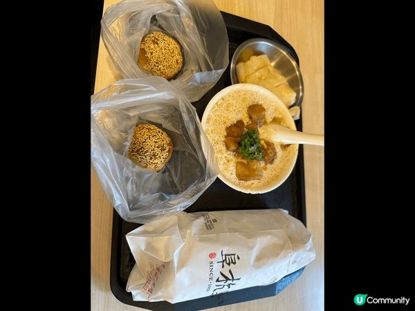 快閃台灣: 打卡白紅火鍋，湯底十分濃郁。要排好耐隊的名氣早餐...