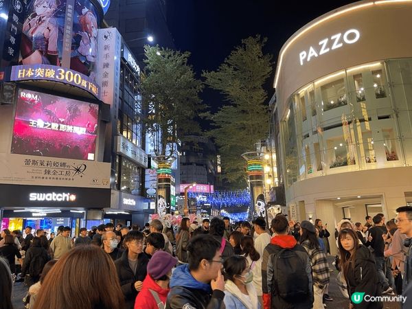 迪化街商圈看到一些巴洛克式裝飾建築，以及紅磚瓦屋、復古的街道...