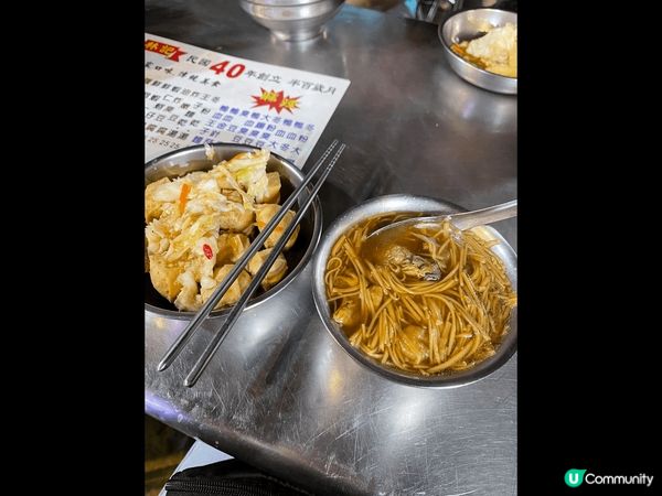 迪化街商圈看到一些巴洛克式裝飾建築，以及紅磚瓦屋、復古的街道...