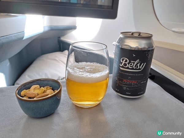 歐遊完結之際乘商務回港,一嘗升級服務,的確係訓得舒服d,食得...