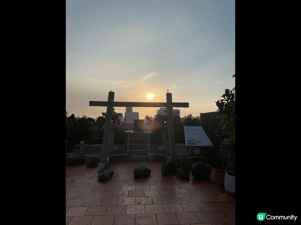 台南的神農街夜景 太有氣氛 還有林百貨的天台 日本神社小縮影...