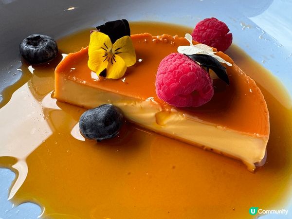 墨西哥午餐，前菜係南瓜湯配nachos，主菜係豬肉配薄餅，甜...