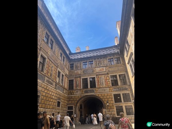 中歐捷克ck小鎮，以童話風格小鎮聞名，有橘色屋瓦、彩色磚牆彷...