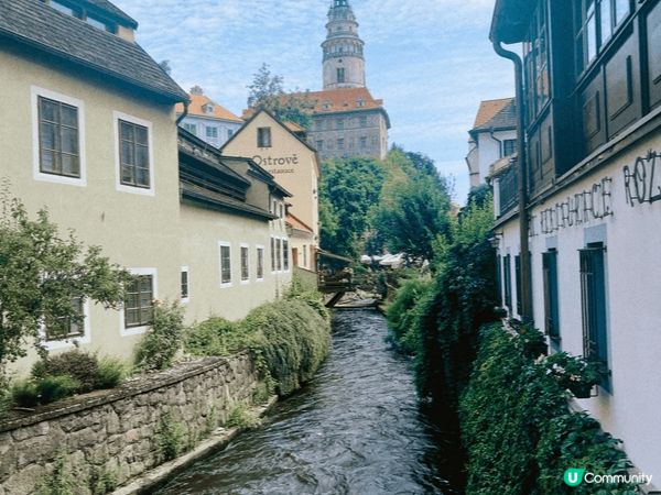 中歐捷克ck小鎮，以童話風格小鎮聞名，有橘色屋瓦、彩色磚牆彷...