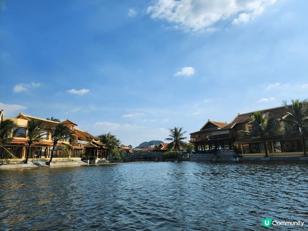 越南陸龍灣的山水景色。