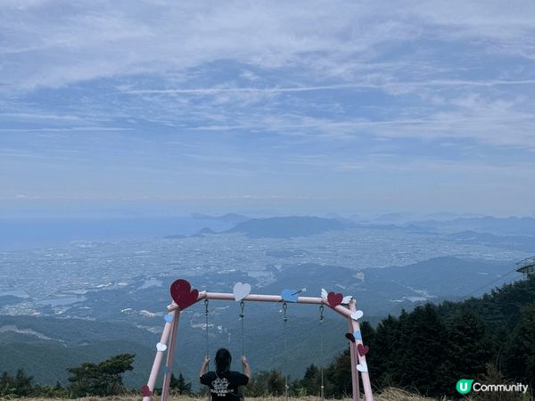 日本香川県観音寺市雲邊寺山頂公園，千秋是打卡一流景點，因為地...