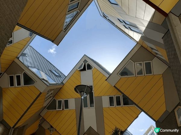 鹿特丹舊港的立體方塊屋由建築師Piet Blom設計，其概念...