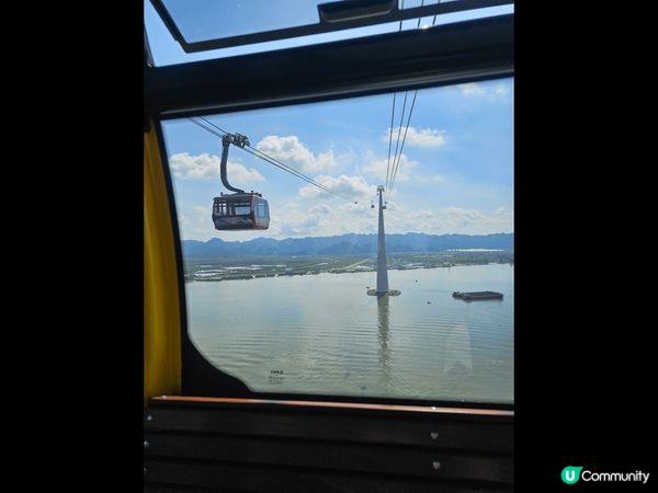 越南下龍灣，有小桂林之稱，其實下龍灣比桂林更大，風景也很優美...