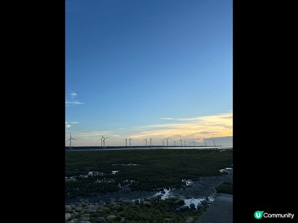 台中高美濕地睇日落一流，又有一排有一排巨大風力塔，加上退潮後...