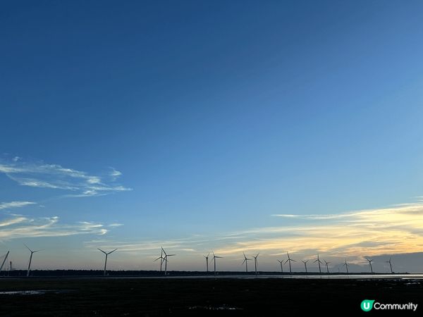 台中高美濕地睇日落一流，又有一排有一排巨大風力塔，加上退潮後...