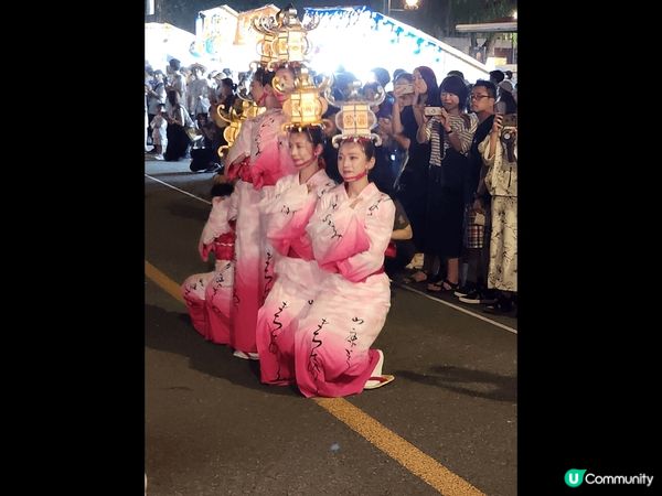 一年一度熊本懸山鹿市的燈籠祭，有煙花大會及千人燈籠舞，十分熱...