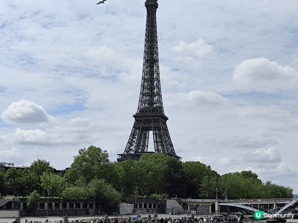 巴黎鐵塔加塞納河畔日夜景都好靚是必去的地方