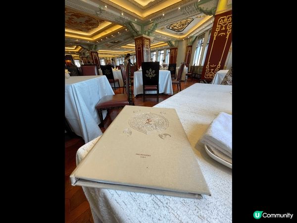 上海和平飯店，必須電話預約，環境優雅，食物材料新鮮。