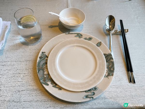 上海和平飯店，必須電話預約，環境優雅，食物材料新鮮。