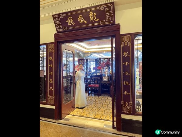 上海和平飯店，必須電話預約，環境優雅，食物材料新鮮。