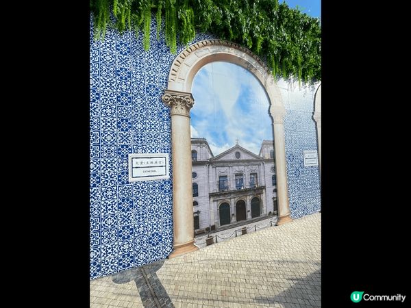 澳門新中央酒店，位於澳門新馬路中段，重建仿製最早期的風格，歷...