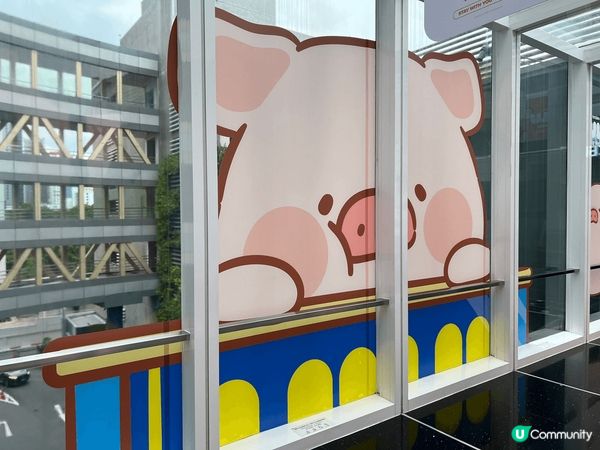 泰國商場見到不同造型的Lulu豬，十分可愛，即刻要同佢地打下...