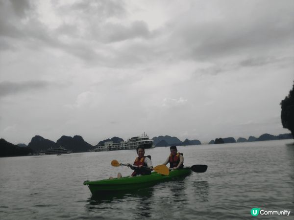 越南下龍灣之旅，一齊划船，一同擊漿，滿載歡樂，景色宜人，越南...