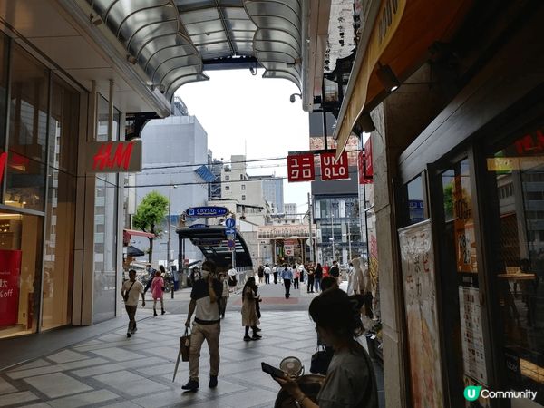 位置於日本關西國際機場客運航運大樓售票處與大阪著名購物區心齋...