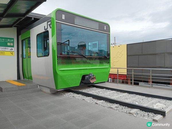 在泰國芭堤雅，我從酒店出發，駕駛電單車前往春武里新景點日本都...