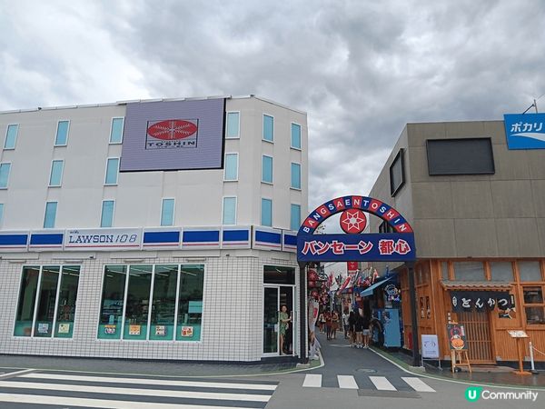 在泰國芭堤雅，我從酒店出發，駕駛電單車前往春武里新景點日本都...