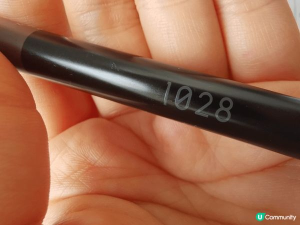 學化妝推薦用1028這個6角形筆頭的眉筆，非常容易勾畫眉型，...