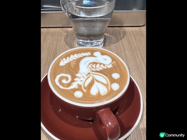 這是位於觀塘的cafe「橫街窄巷」，招牌蜆肉意粉超香蒜味，蜆...