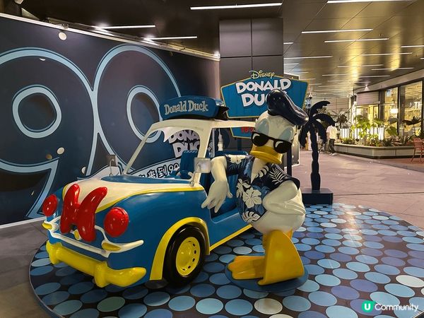 唐老鴨90周年喺深圳商場設有慶祝裝置，夏日派對風適合鴨迷打卡...