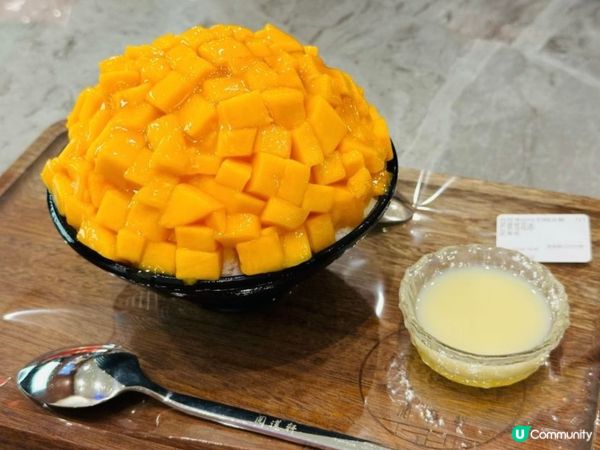 芒果牛奶沙冰，超多芒果肉，鮮甜多汁，沙冰口感綿密入口即化