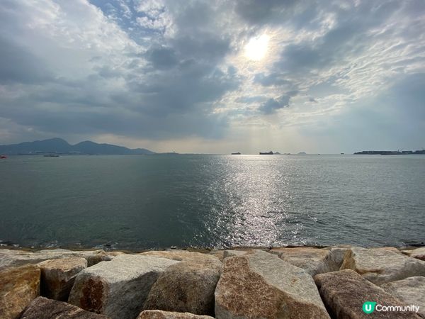 今日10月1日紅假冇野做, 唔想出街同人迫🙂‍↔️