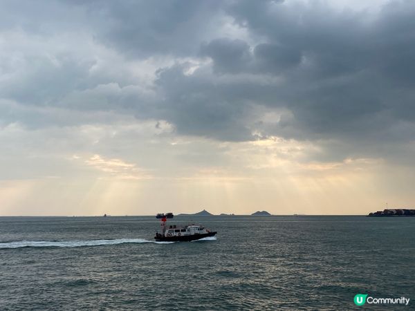 今日10月1日紅假冇野做, 唔想出街同人迫🙂‍↔️