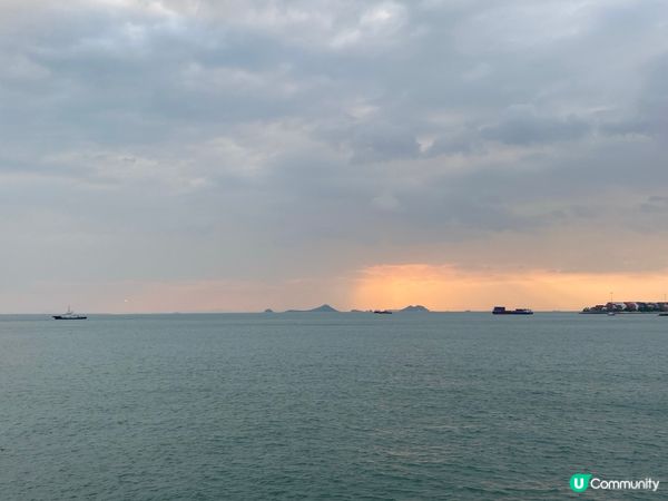 今日10月1日紅假冇野做, 唔想出街同人迫🙂‍↔️