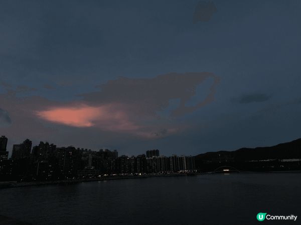 將軍澳海旁新景點.晚上亮燈打卡更美。
