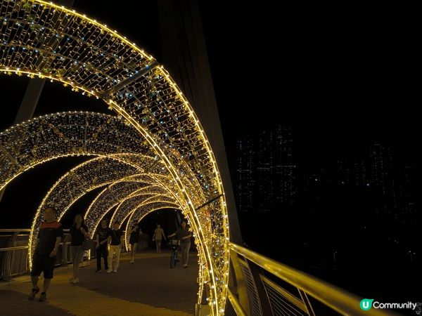 將軍澳海旁新景點.晚上亮燈打卡更美。