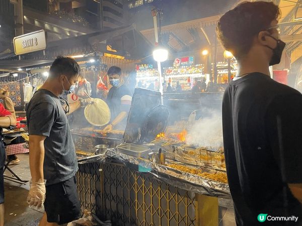 新加坡的環球影城很好玩，過山車很刺激。老巴剎的串燒也很好食香...